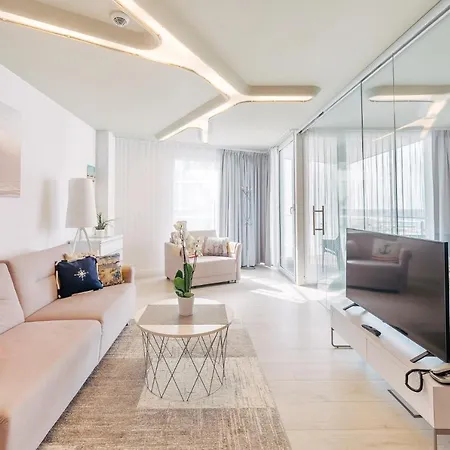 Apartament Z Widokiem Na Morze Z Aneksem Kuchennym I Basenem Ultra Marine Kołobrzeg Exterior foto